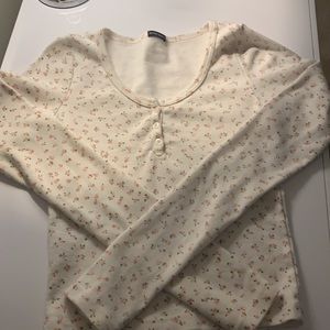 Brandy Melville floral Zelly Longsleeve